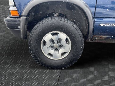 Used 2002 Chevrolet Blazer LS w/ Preferred Equipment Group image 14