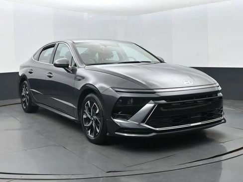Used 2025 Hyundai Sonata SEL FWD image 2
