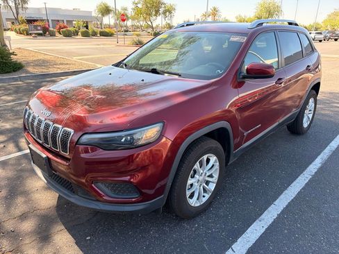Used 2020 Jeep Cherokee Latitude w/ Cold Weather Group AWD/4WD image 2