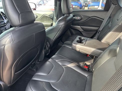 Used 2019 Jeep Cherokee Limited image 12