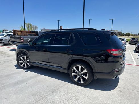 Used 2023 Honda Pilot Elite image 3