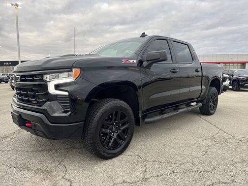 Used 2025 Chevrolet Silverado 1500 LT Trail Boss w/ Convenience Package II image 2