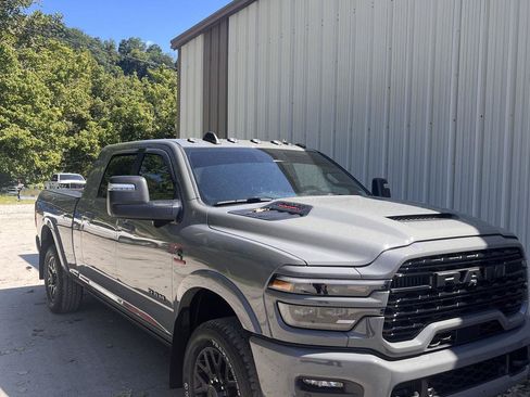 Used 2026 RAM 2500 Limited AWD/4WD image 2