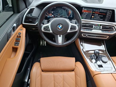 Used 2023 BMW X5 xDrive40i w/ M Sport Package image 11