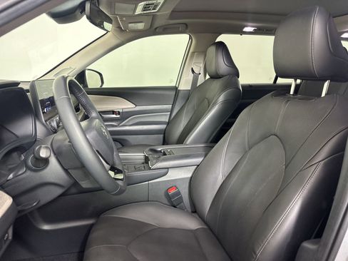 Used 2024 Toyota Grand Highlander FWD image 8