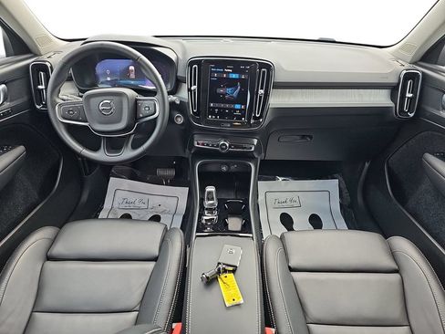 Used 2025 Volvo XC40 B5 Plus AWD/4WD image 13