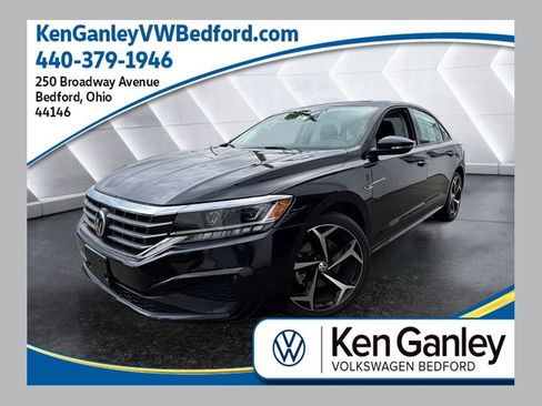 Used 2020 Volkswagen Passat 2.0T R-Line FWD image 1