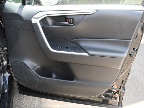 Used 2023 Toyota RAV4 LE AWD/4WD image 23