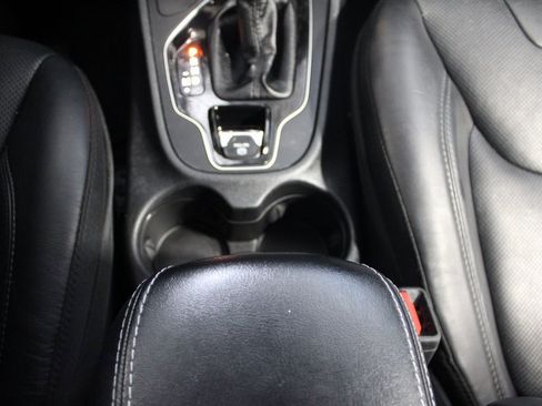 Used 2020 Jeep Cherokee Limited image 35