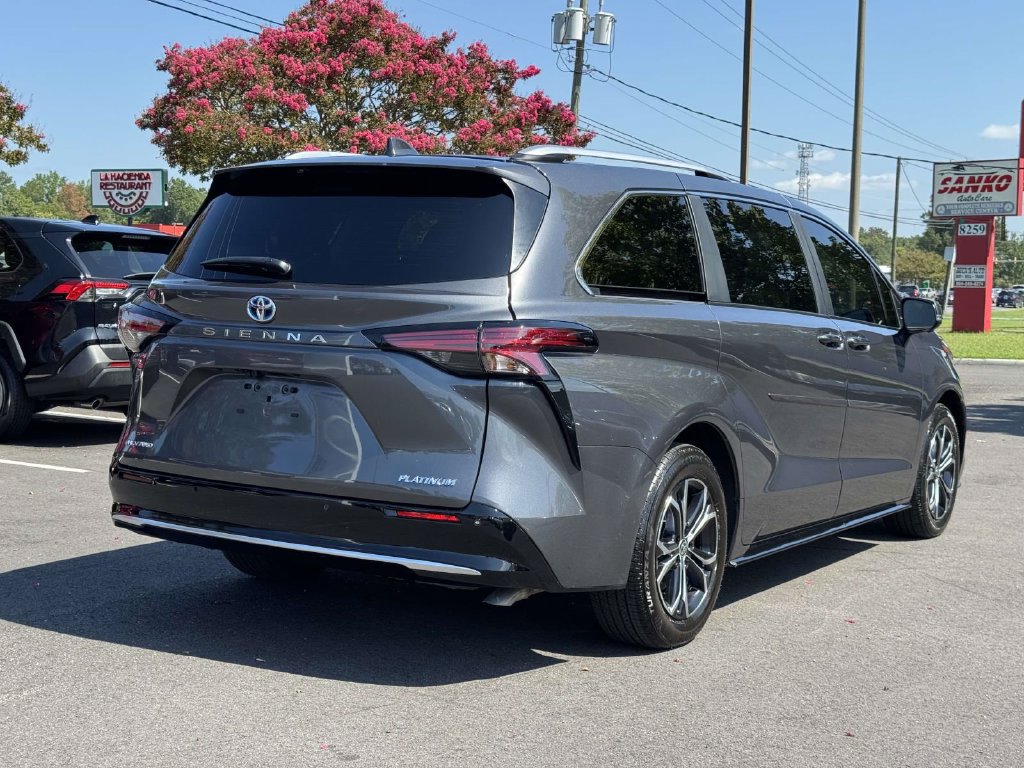 Used 2025 Toyota Sienna Platinum AWD/4WD image 24