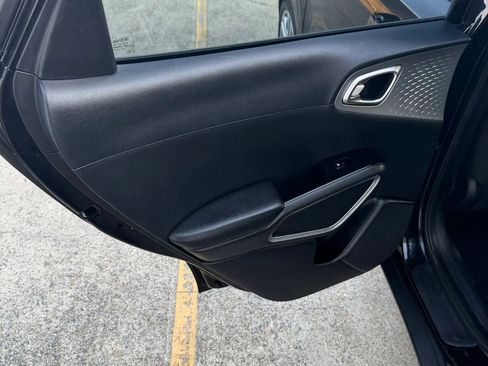 Used 2020 Kia Soul LX FWD image 5