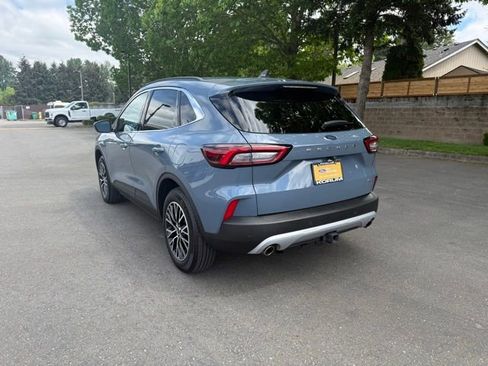 Certified 2025 Ford Escape SE w/ Class II Trailer Tow Package FWD image 3