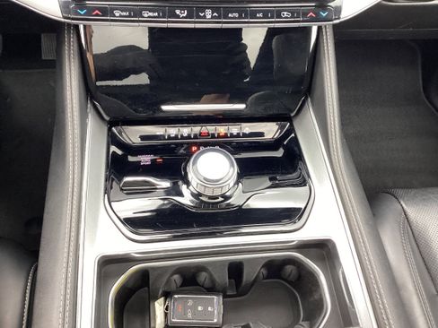 Used 2023 Jeep Wagoneer 4WD image 22