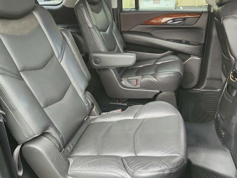 Used 2018 Cadillac Escalade ESV Luxury AWD/4WD image 20