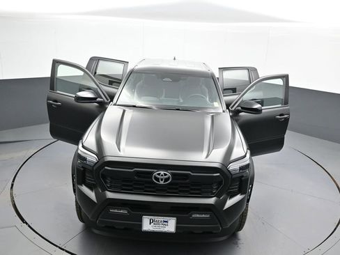 Certified 2025 Toyota Tacoma TRD Off-Road image 46