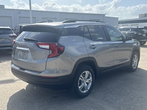Used 2023 GMC Terrain SLE w/ Driver Convenience Package FWD image 5