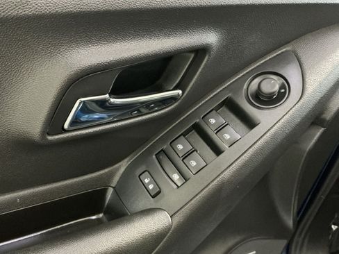 Used 2020 Chevrolet Trax Premier AWD/4WD image 16