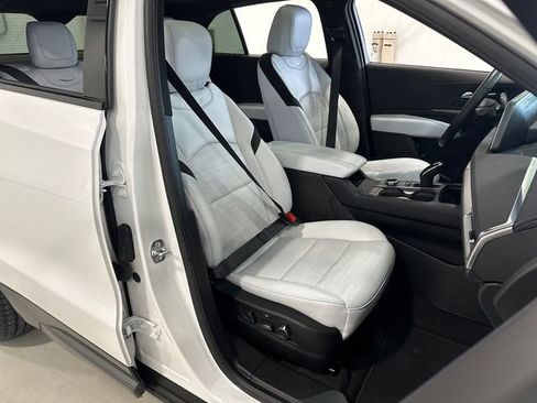 Used 2024 Cadillac XT4 Sport image 27