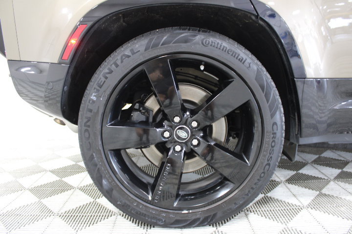 Used 2021 Land Rover Defender 110 X-Dynamic SE AWD/4WD image 47