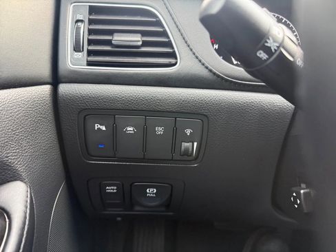 Used 2012 Hyundai Genesis 3.8 w/ Premium Pkg image 22