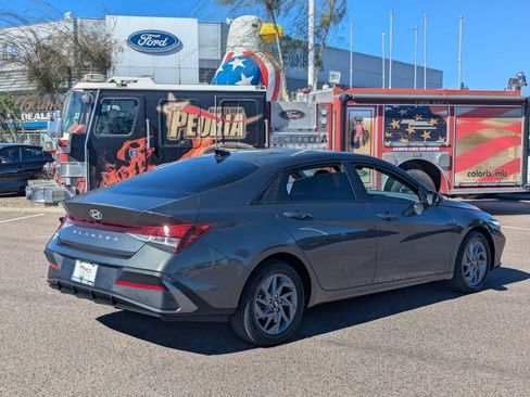 Used 2024 Hyundai Elantra SEL image 6