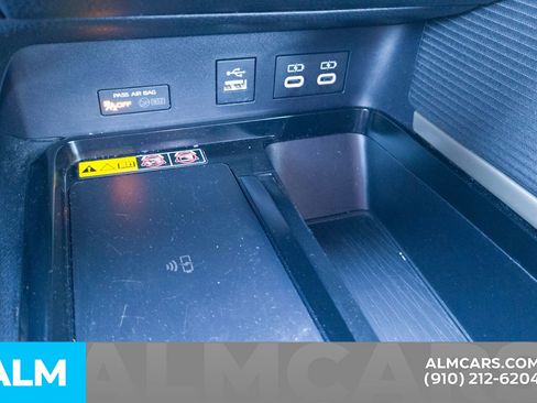 Used 2025 Toyota Camry SE image 26