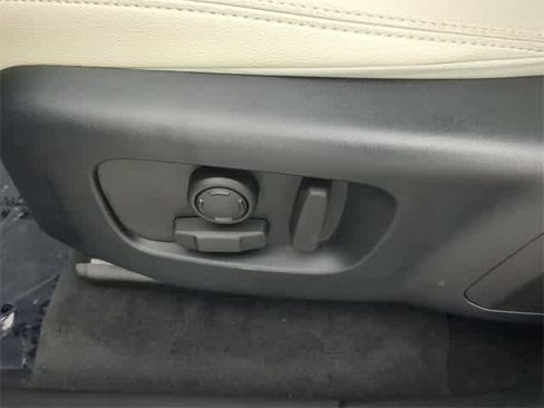 Used 2020 Land Rover Range Rover Velar R-Dynamic S image 17