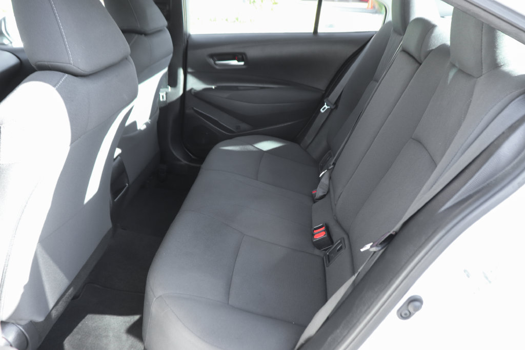 Used 2020 Toyota Corolla LE w/ Carpet Mat Package (TMS) FWD image 31