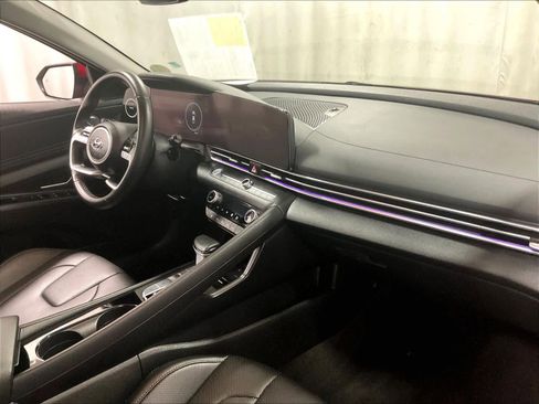 Used 2022 Hyundai Elantra Limited image 14