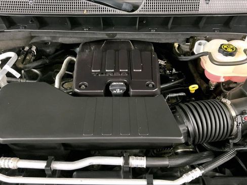Used 2023 Chevrolet Silverado 1500 LT AWD/4WD image 10