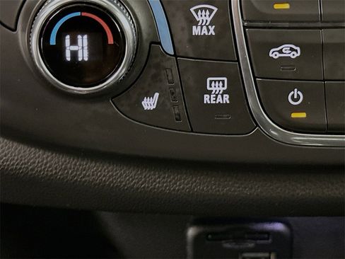 Used 2023 Chevrolet Traverse Premier image 23