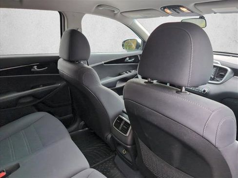 Used 2019 Kia Sorento L image 18