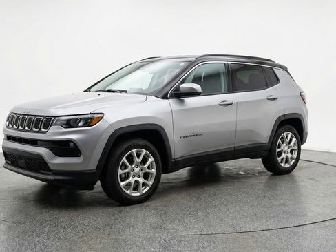 Used 2025 Jeep Compass Limited image 3