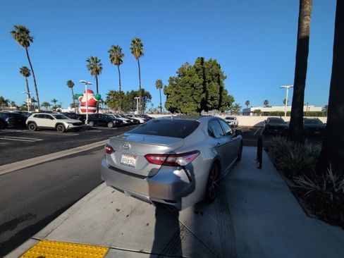 Used 2020 Toyota Camry SE image 22