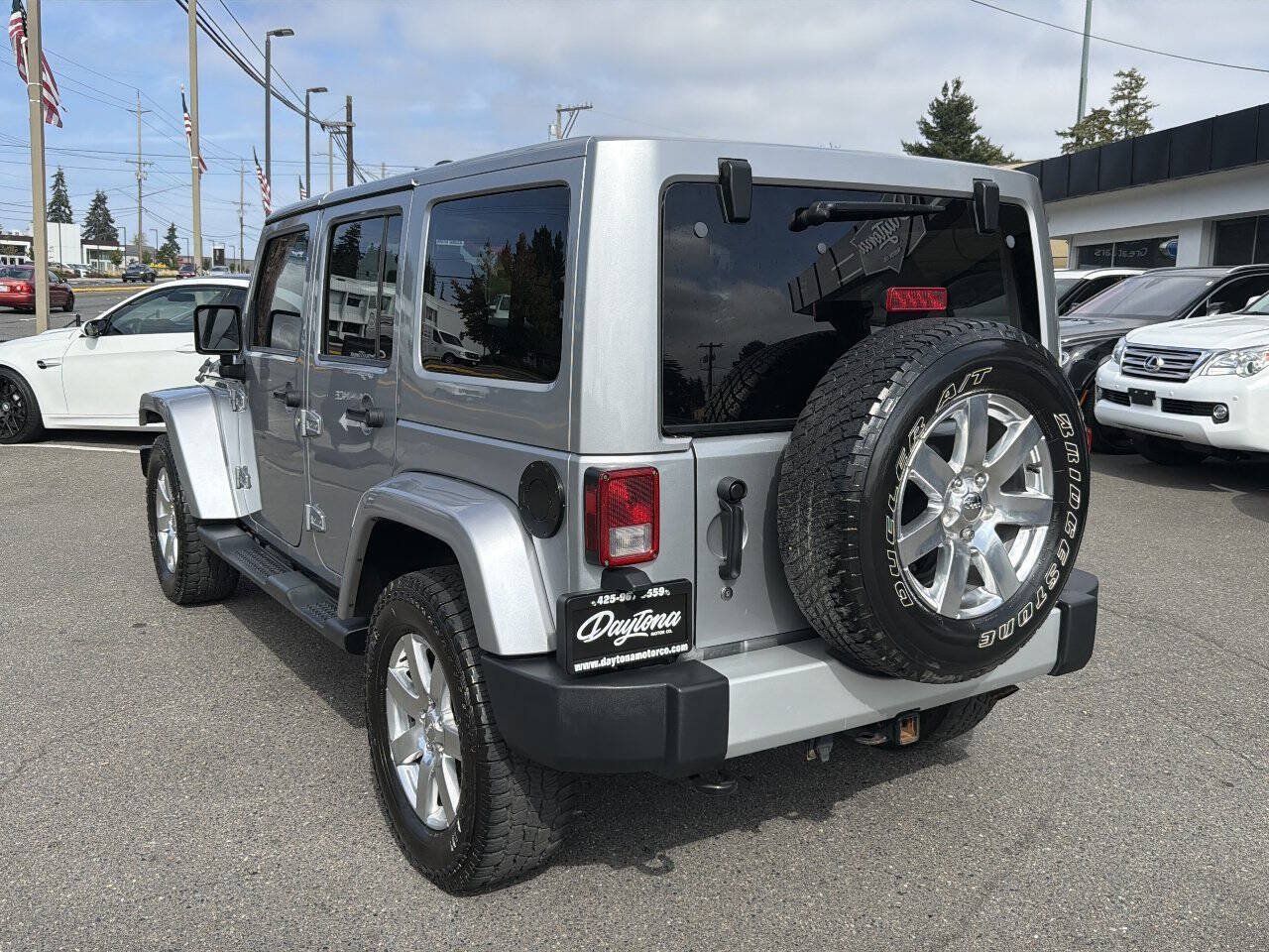 Used 2013 Jeep Wrangler Unlimited Sahara w/ Connectivity Group AWD/4WD image 4