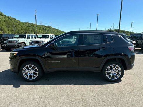New 2024 Jeep Compass Latitude w/ Sun and Sound Group image 7