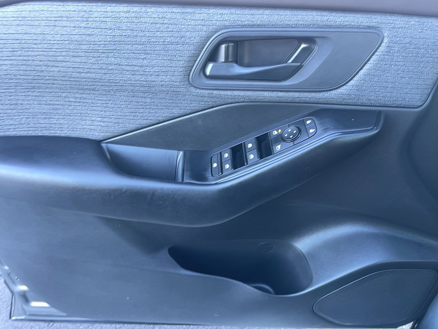 Used 2023 Nissan Rogue S AWD/4WD image 15