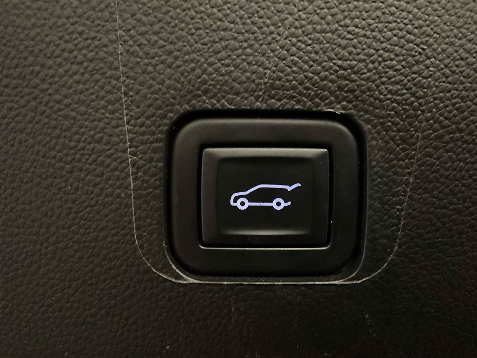 Used 2023 Chevrolet Traverse LT AWD/4WD image 17