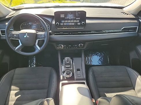 Used 2022 Mitsubishi Outlander SE image 8