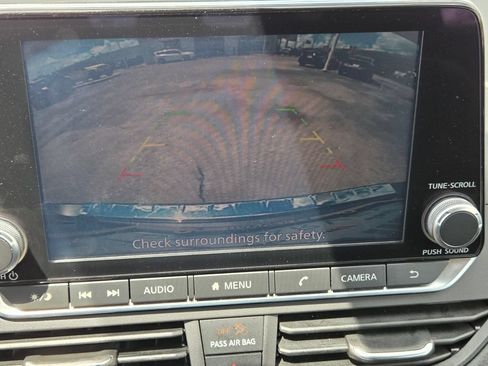 Used 2022 Nissan Altima 2.5 SV AWD/4WD image 16