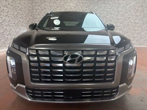 Used 2023 Hyundai Palisade Calligraphy FWD image 2