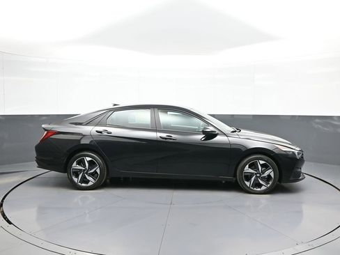 Used 2023 Hyundai Elantra SEL w/ Convenience Package image 5