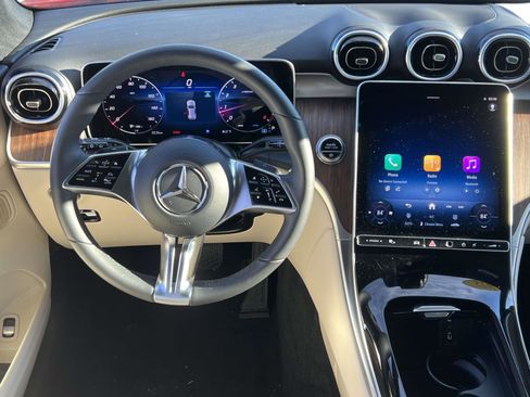 Used 2025 Mercedes-Benz GLC 300 4MATIC image 28