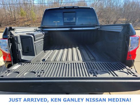 Used 2021 Nissan Titan SV w/ SV Convenience Package image 5