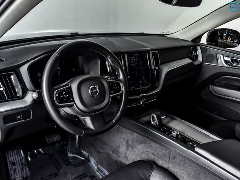 Used 2025 Volvo XC60 B5 Plus image 17