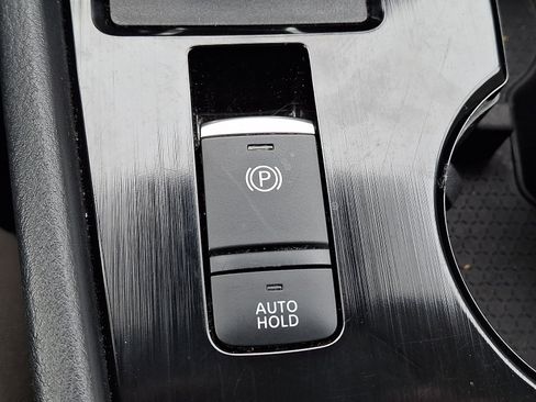 Used 2025 Nissan Rogue SV image 24