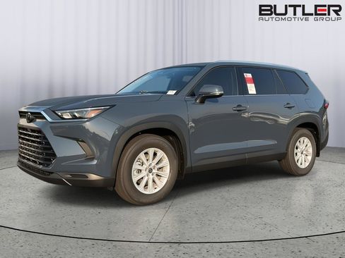 New 2026 Toyota Grand Highlander FWD image 2
