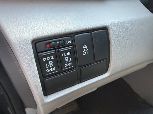 Used 2016 Honda Odyssey SE image 37