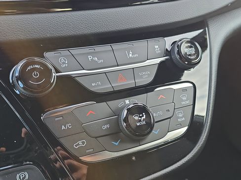 New 2026 Chrysler Voyager LX image 20