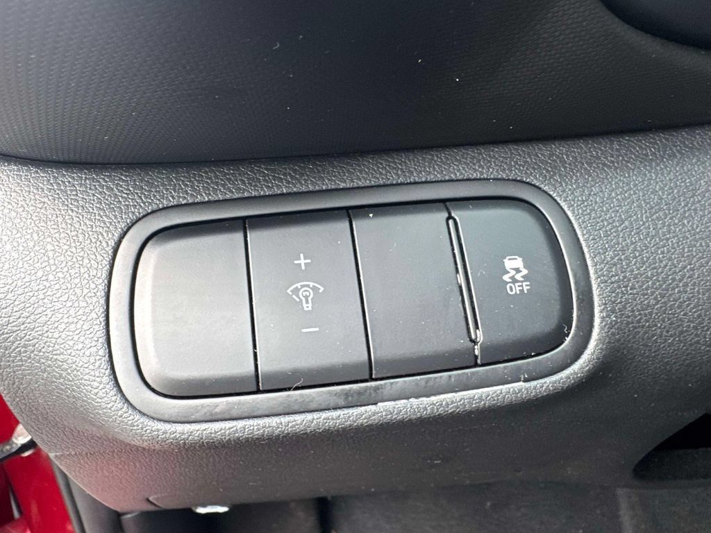 Certified 2024 Hyundai Venue Limited FWD image 19